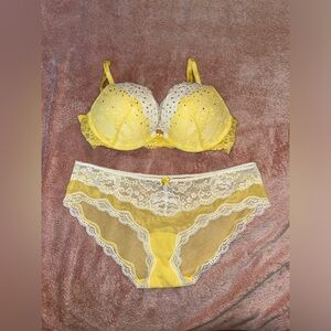 NWOT Yellow and white rhinestone dream angels bra and panty set!!!